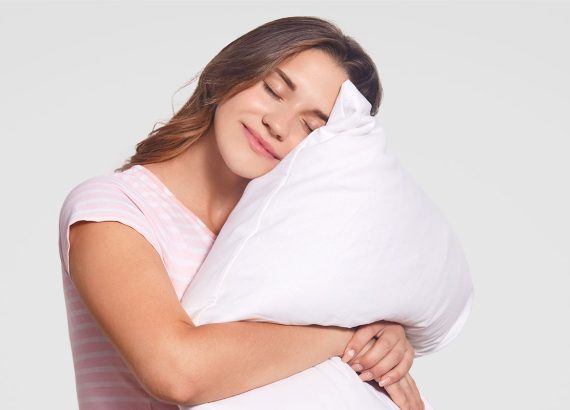 photo-avec-femme-et-oreiller